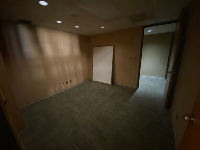 More Photos Of 400 W Tuscarawas St, Canton Office For Sale