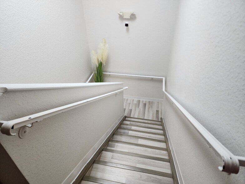 More Photos Of 6881 Kingspointe Pky, Orlando Business Park For Lease