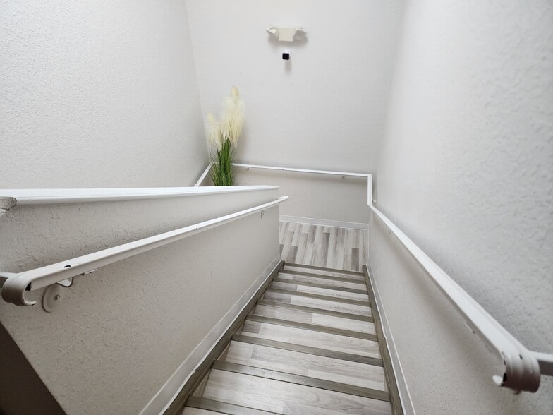 More Photos Of 6881 Kingspointe Pky, Orlando Flex For Lease