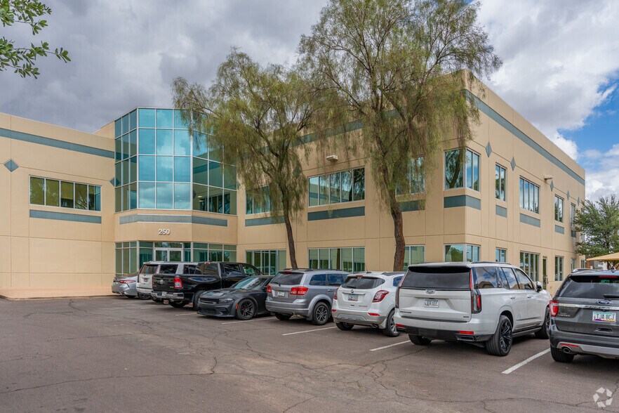 More Photos Of 250 N Litchfield Rd, Goodyear Office For Lease