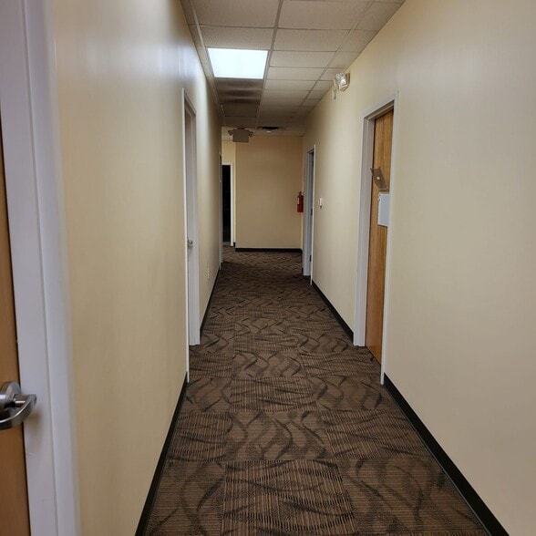 More Photos Of 3500 Gateway Centre Blvd, Morrisville Light Distribution For Lease