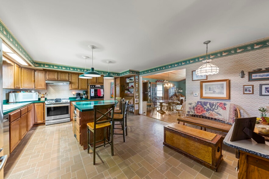 More Photos Of 1126 E State St, Sycamore Storefront Retail Residential For Sale