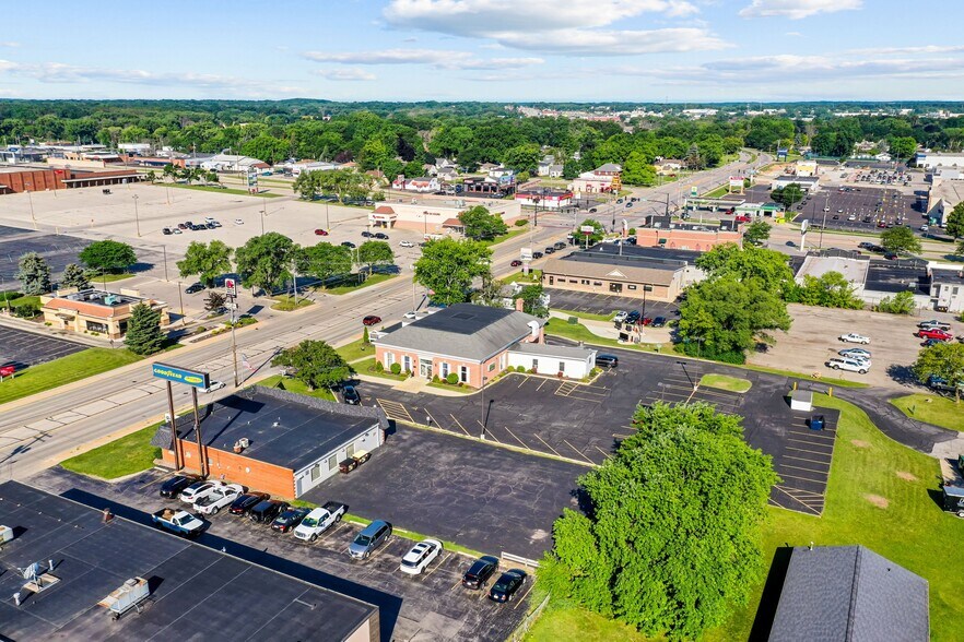 More Photos Of 1518 W Mason St, Green Bay Freestanding For Sale