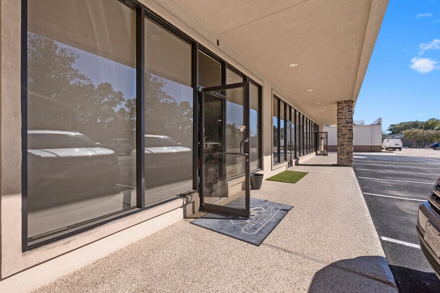 More Photos Of 118 Shenandoah Dr, The Woodlands Freestanding For Sale