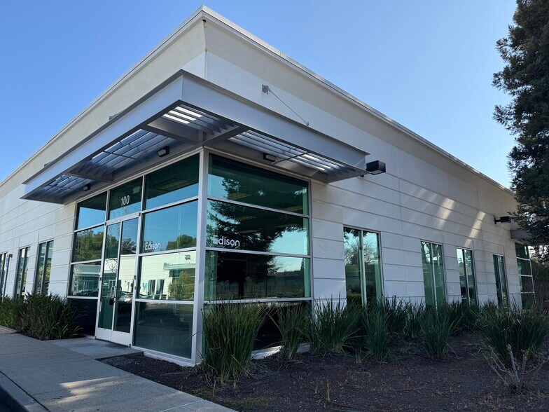 More Photos Of 555 Clyde Ave, Mountain View Office For Lease