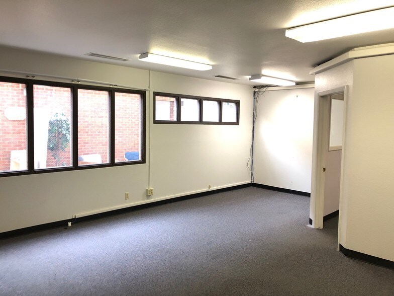More Photos Of 204 McCollum St, Laramie Medical For Lease