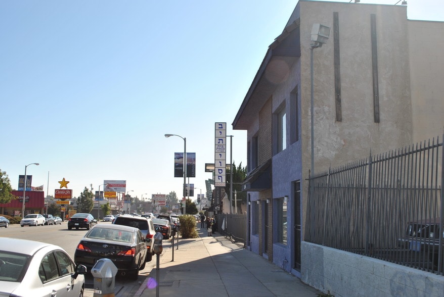 More Photos Of 18054 Ventura Blvd, Tarzana Storefront Retail Office For Lease