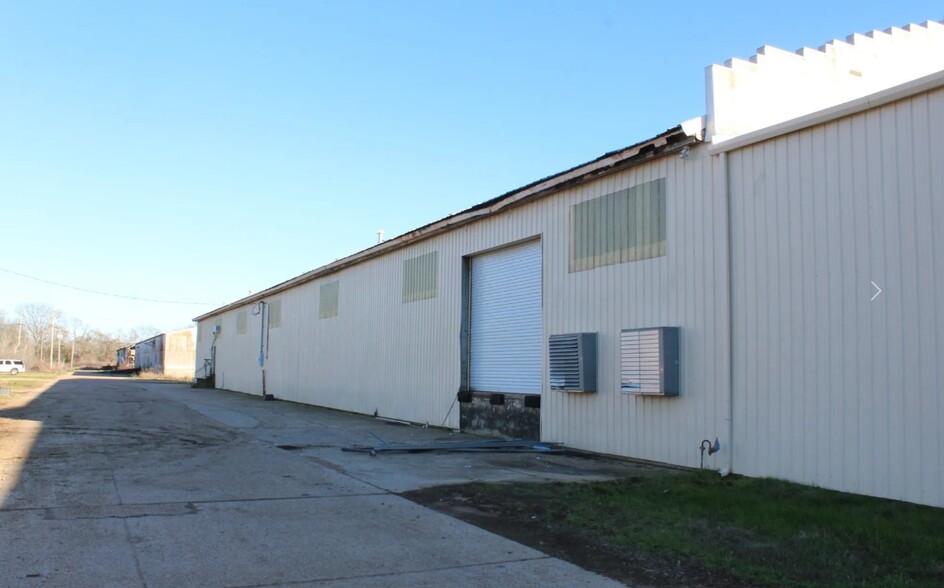 Primary Photo Of 201 Howard Dr, Flora Warehouse For Lease