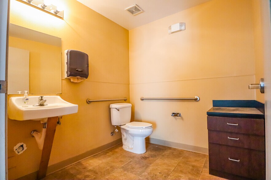 More Photos Of 6640 S Tenaya Way, Las Vegas Light Distribution For Lease