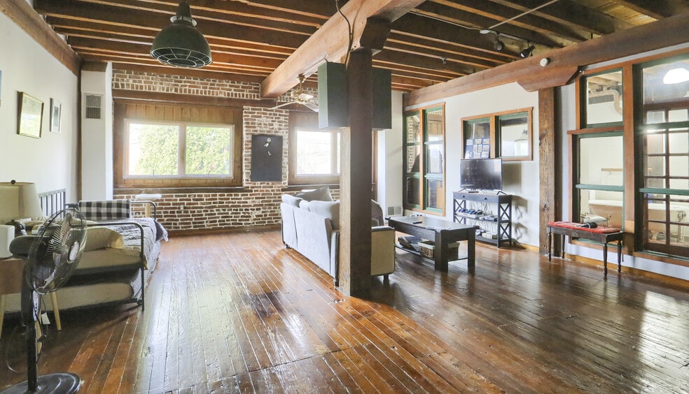 More Photos Of 11 Spruce St, Mountville Apartments For Sale