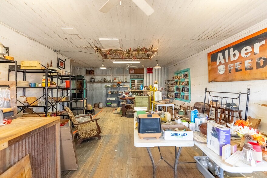 More Photos Of 14597 US-63, Vichy General Retail For Sale