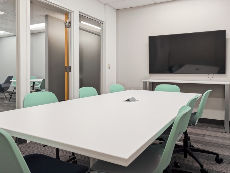 More Photos Of 10202 5th Ave NE, Seattle Coworking Space