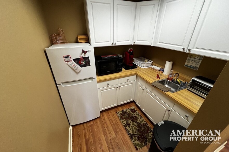 More Photos Of 420 S Tamiami Trl, Osprey Office For Sale