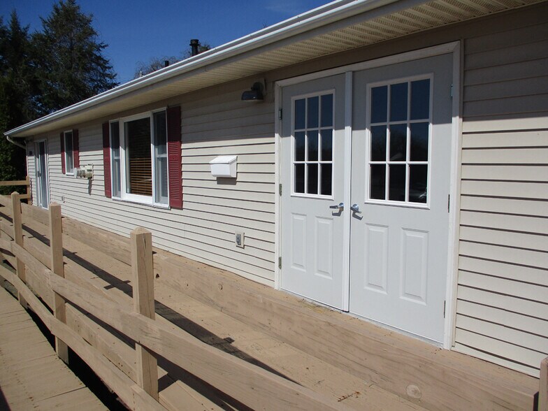 More Photos Of 1406A Route 9, Halfmoon Self Storage For Lease