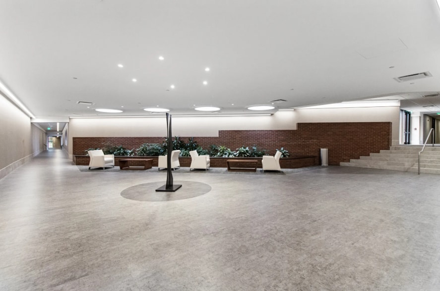 More Photos Of 2855 Coolidge Hwy, Troy Office For Lease
