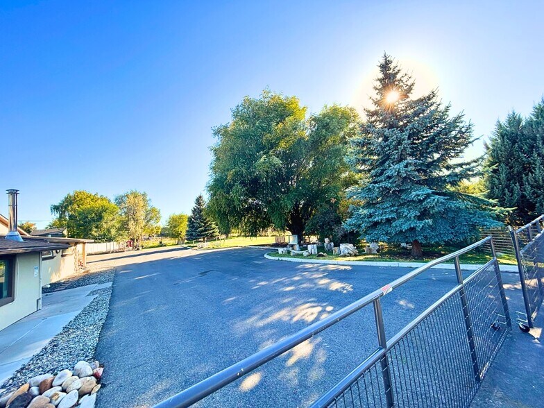 More Photos Of 1830 Addison Ave E, Twin Falls Office For Sale