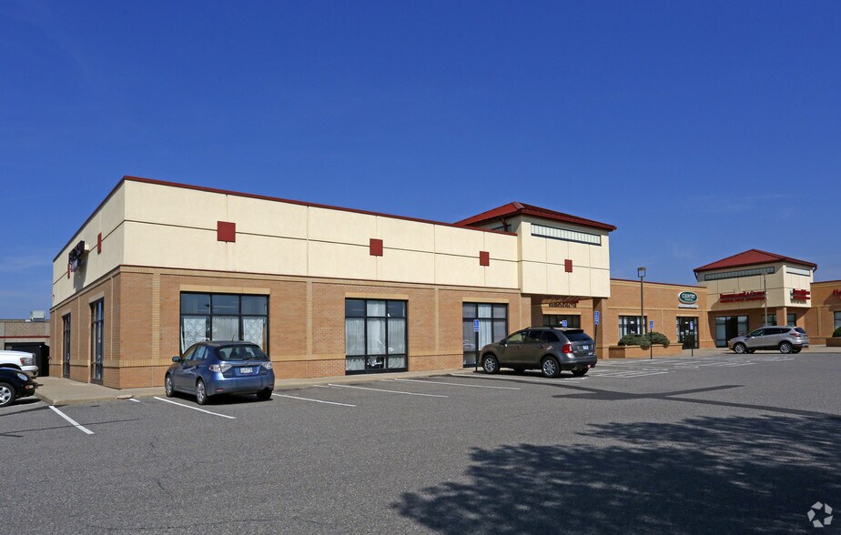 More Photos Of 1802-1838 Commerce Dr, North Mankato Freestanding For Lease