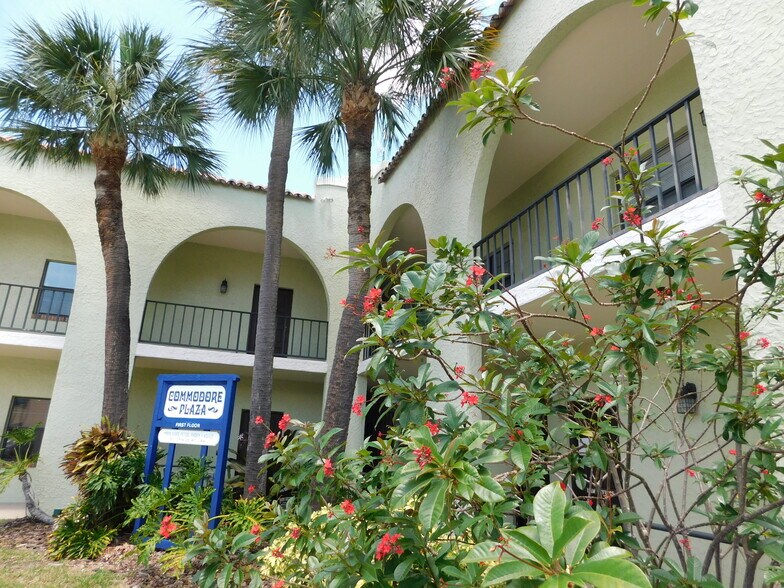 More Photos Of 319 River Edge Blvd, Cocoa Office For Lease