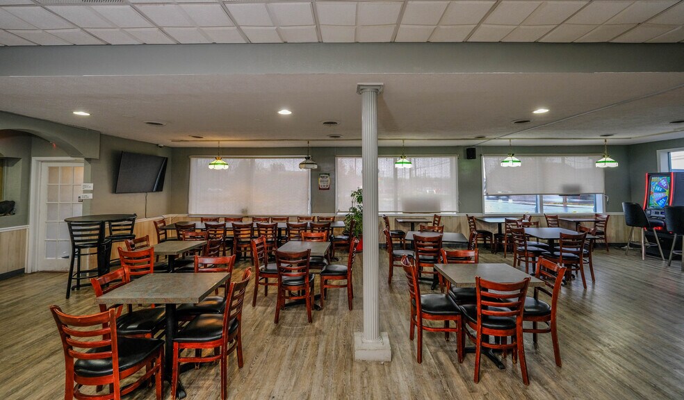 More Photos Of 865 John Marshall Hwy, Front Royal Restaurant For Sale