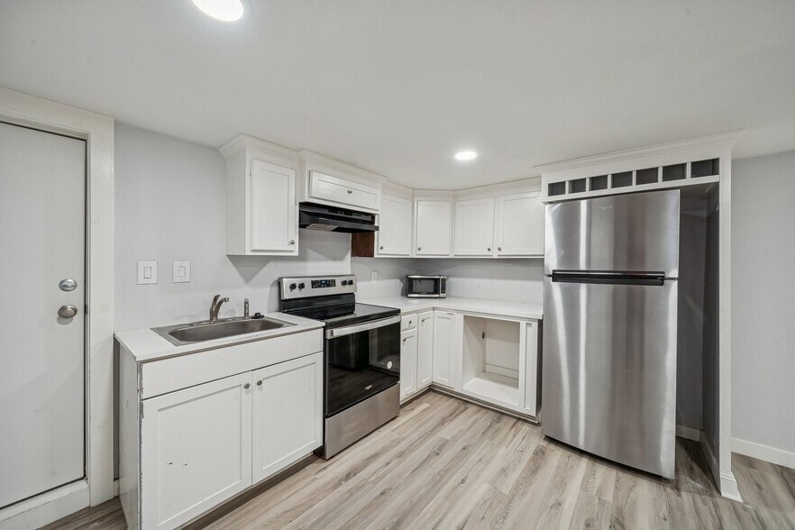 More Photos Of 1322 Avenue L, Galveston Multifamily For Sale