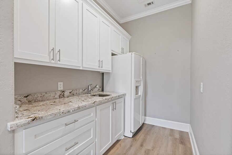 More Photos Of 11607 Spring Cypress Rd, Tomball Office For Sale