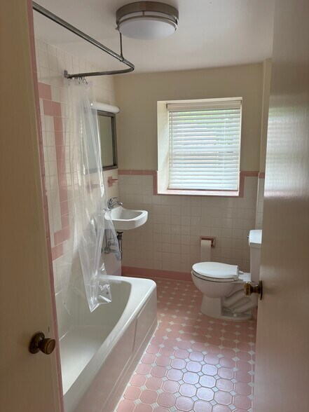 More Photos Of 7719 Germantown Ave, Philadelphia Office Residential For Lease