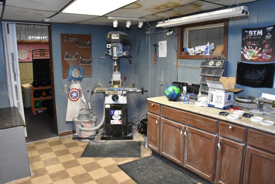 More Photos Of 11712 Hydetown Rd, Titusville Bowling Alley For Sale