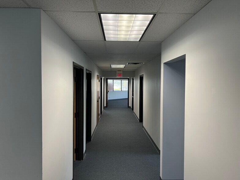 More Photos Of 1800 S Elm Pl, Broken Arrow Bank For Lease