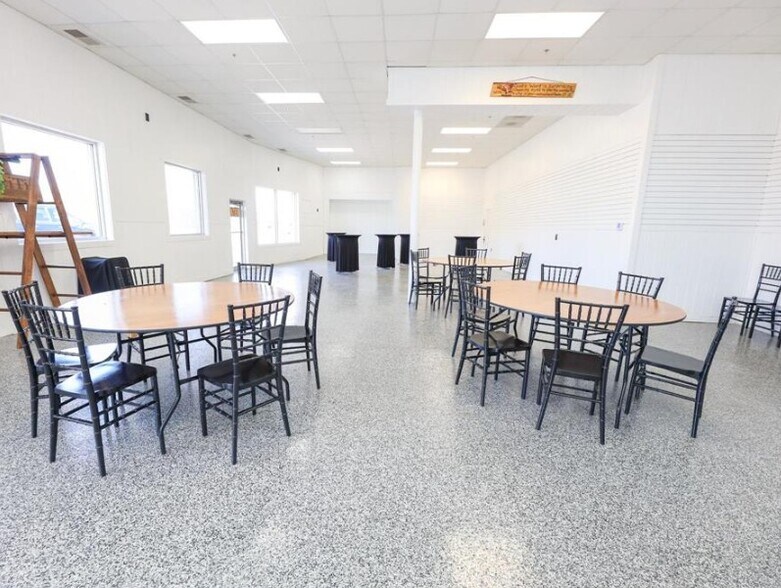 More Photos Of 1213 Broadway St, Alexandria General Retail For Sale