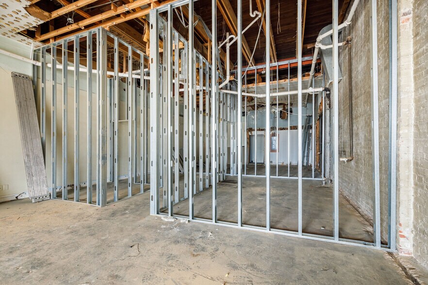 More Photos Of 2711 W Broad St, Richmond Apartments For Lease