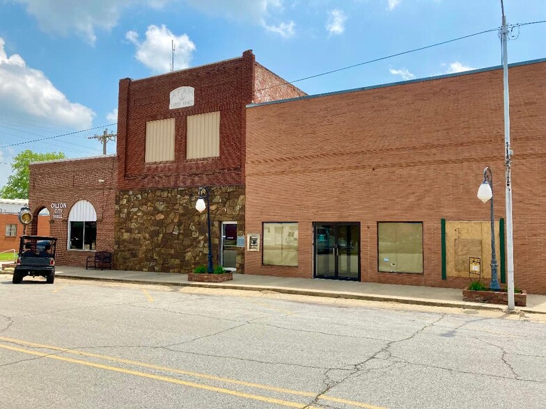 Primary Photo Of 105 W Main St, Oilton Loft Creative Space For Lease