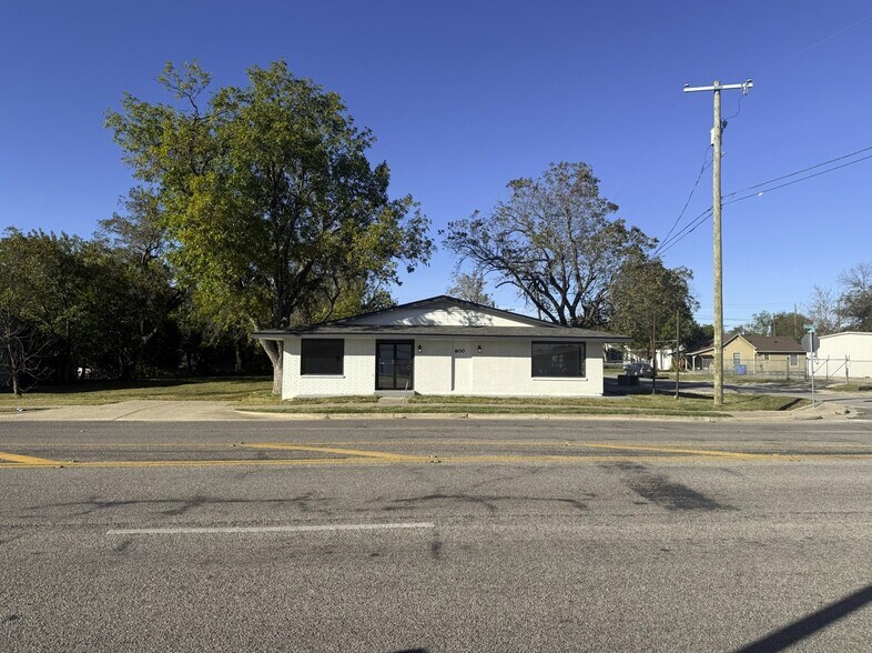 More Photos Of 900 W 2nd St, Taylor Office Residential For Lease