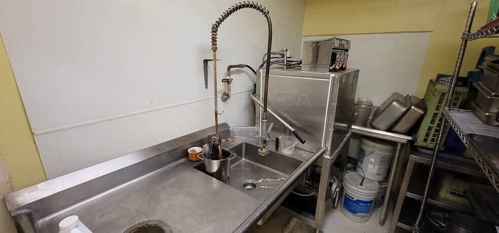 More Photos Of 2000 Hwy 130, Saratoga General Retail For Sale