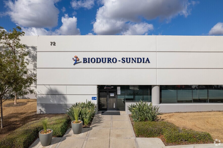 More Photos Of 72 Fairbanks, Irvine Manufacturing For Lease