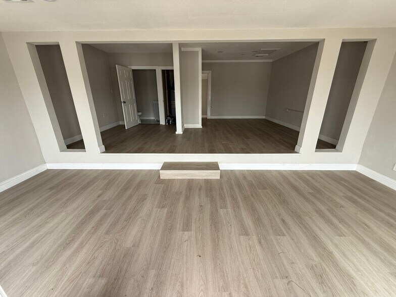 More Photos Of 2809 Market St, Baytown Office Residential For Lease