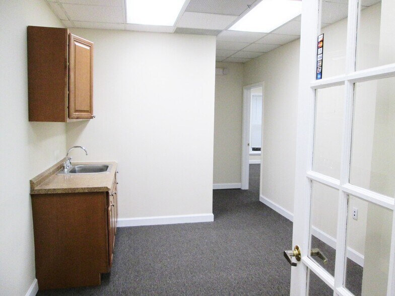 More Photos Of 3867 Holcomb Bridge Rd, Peachtree Corners Office For Lease