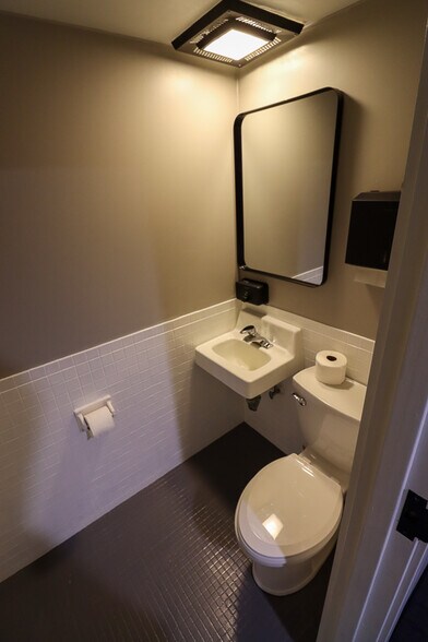 More Photos Of 230 E 22nd St, Fremont Medical For Lease