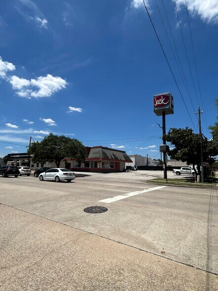 Primary Photo Of 3908 Bellaire Blvd, Houston Fast Food For Lease