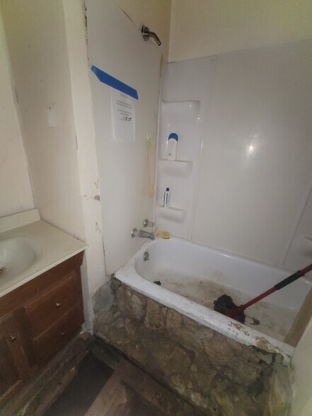 More Photos Of 1823 W 8th St, Muncie Multifamily For Sale