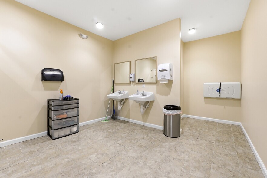More Photos Of 415-421 W Pike St, Lawrenceville Office For Sale