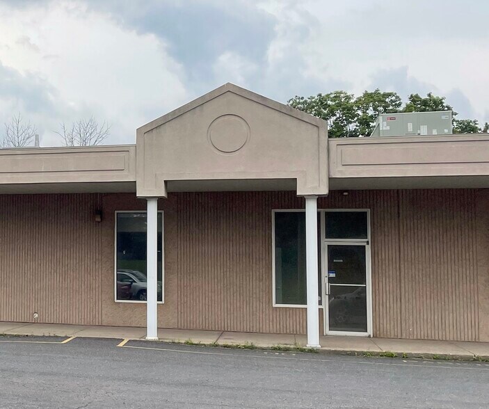 More Photos Of 25 N Main St, Coopersburg Medical For Lease