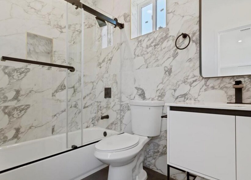 More Photos Of 5526 Blackwelder St, Los Angeles Apartments For Sale