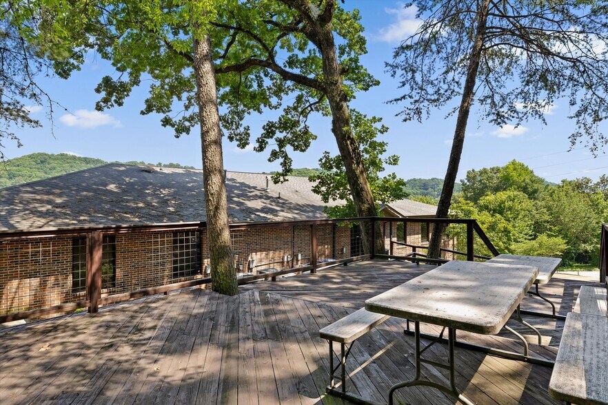 More Photos Of 901 Mountain Creek Rd, Chattanooga Office For Lease