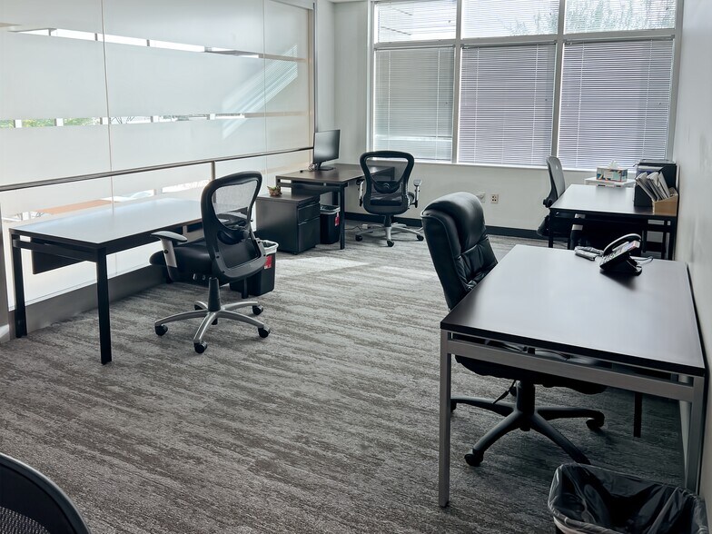 More Photos Of 7047 E Greenway Pky, Scottsdale Coworking Space