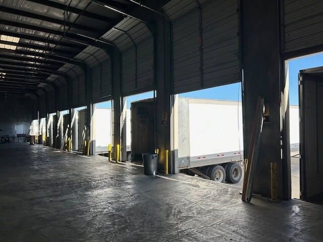 More Photos Of 821 Union Pacific Blvd, Laredo Warehouse For Lease