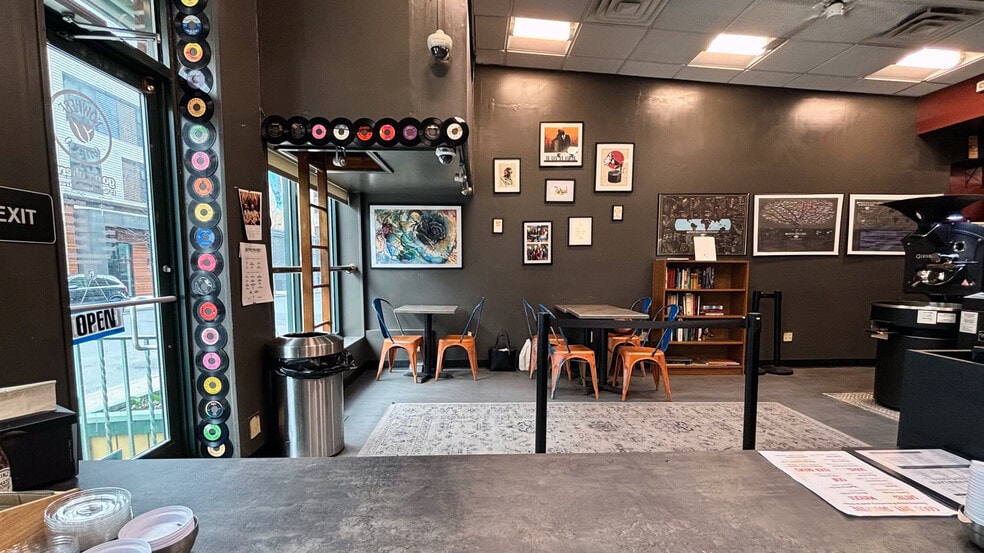 More Photos Of 17 S 9th St, Allentown Storefront For Sale