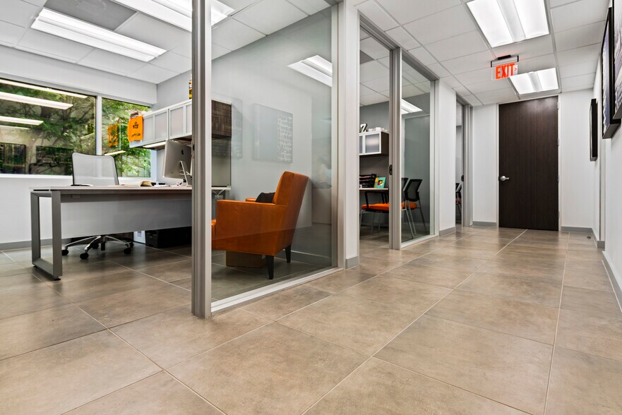 More Photos Of 3104 Edloe St, Houston Office For Sale