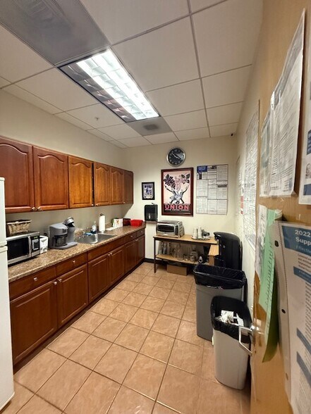 More Photos Of 5018 Chesebro Rd, Agoura Hills Medical For Sale