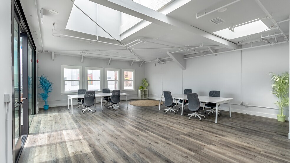 More Photos Of 62-66 Windward Ave, Venice Storefront Retail Office For Lease