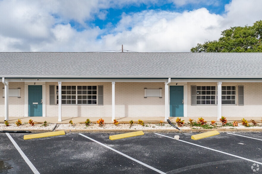 More Photos Of 5622 Marine Pky, New Port Richey Office Residential For Lease